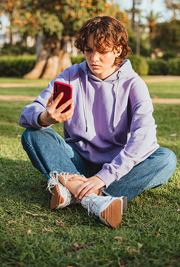 teen on cellphone