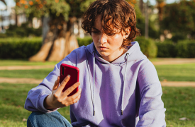 teen on cellphone